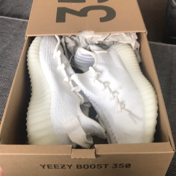 Yeezy350 Cream White used mildly I WILL CLEAN